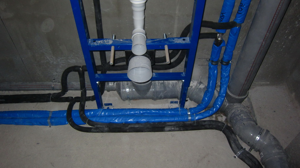 подвод канализации к инсталляции